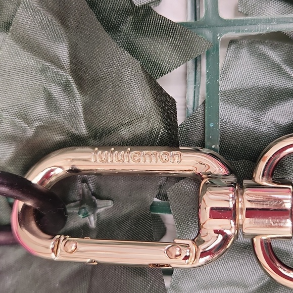 NWT Lululemon š Never Lost Keychain - Picture 3 of 6